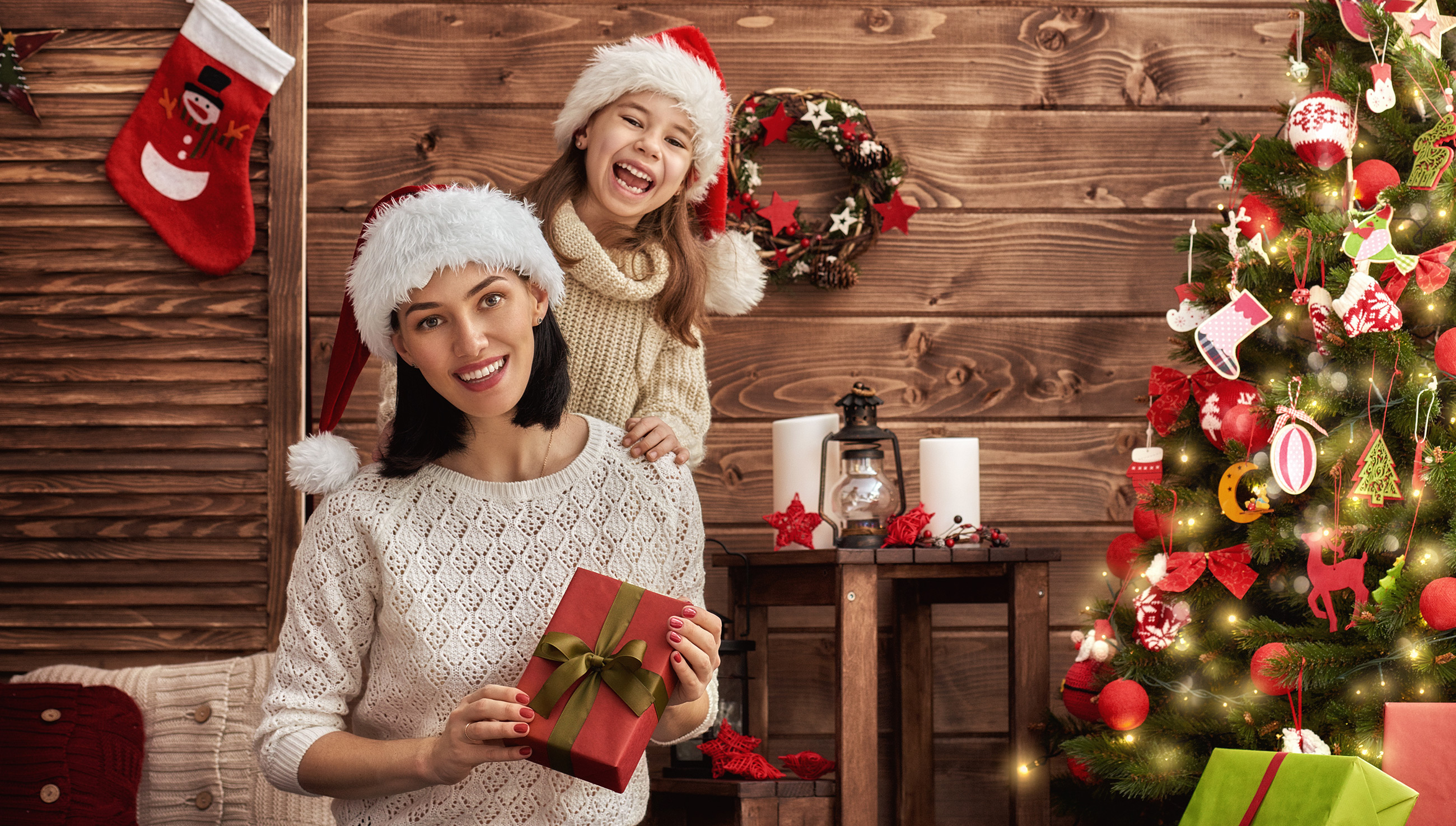 Biglietti di Natale da personalizzare con motivi natalizi rossi e verdi